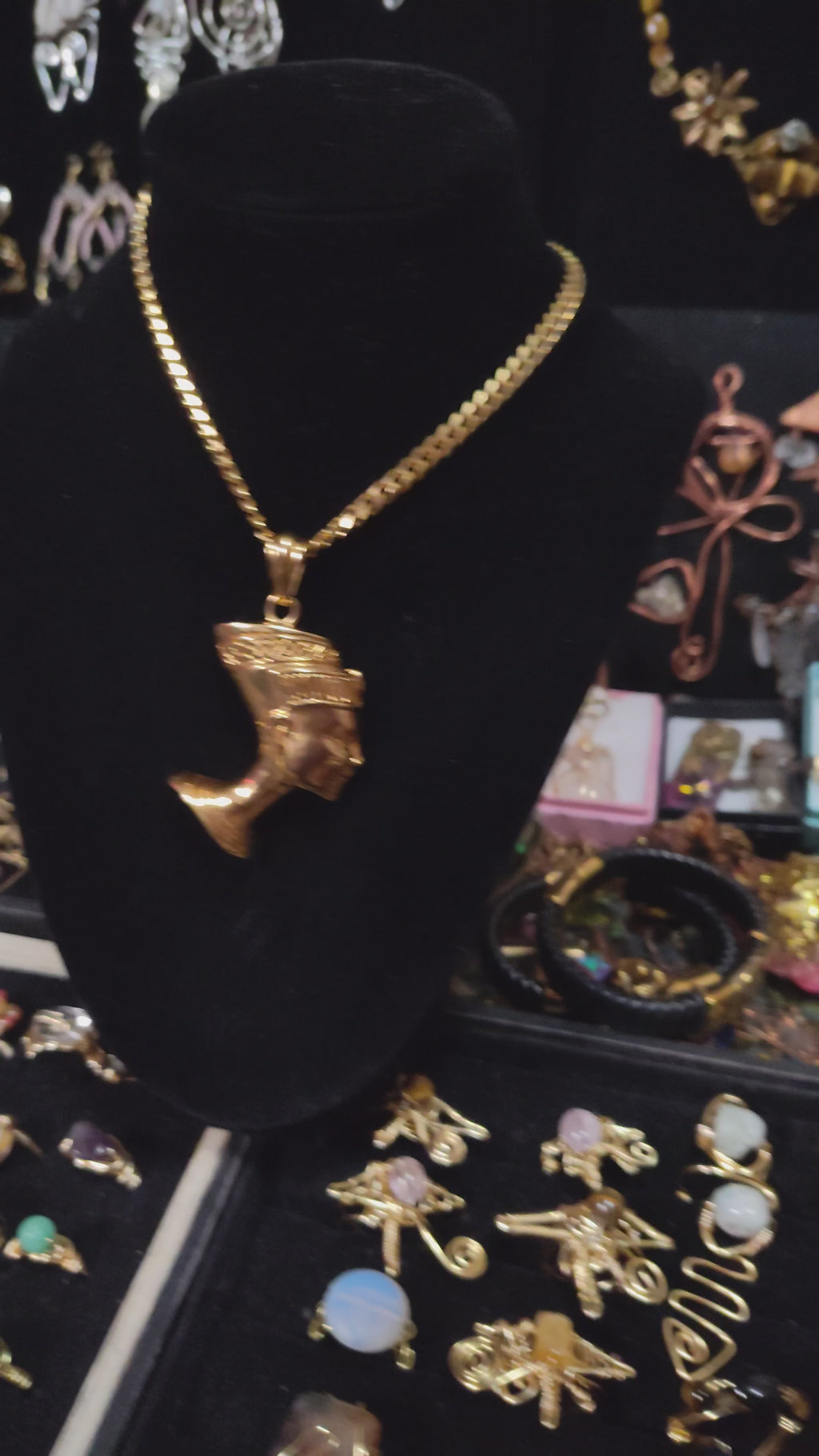 Nefertari pendant