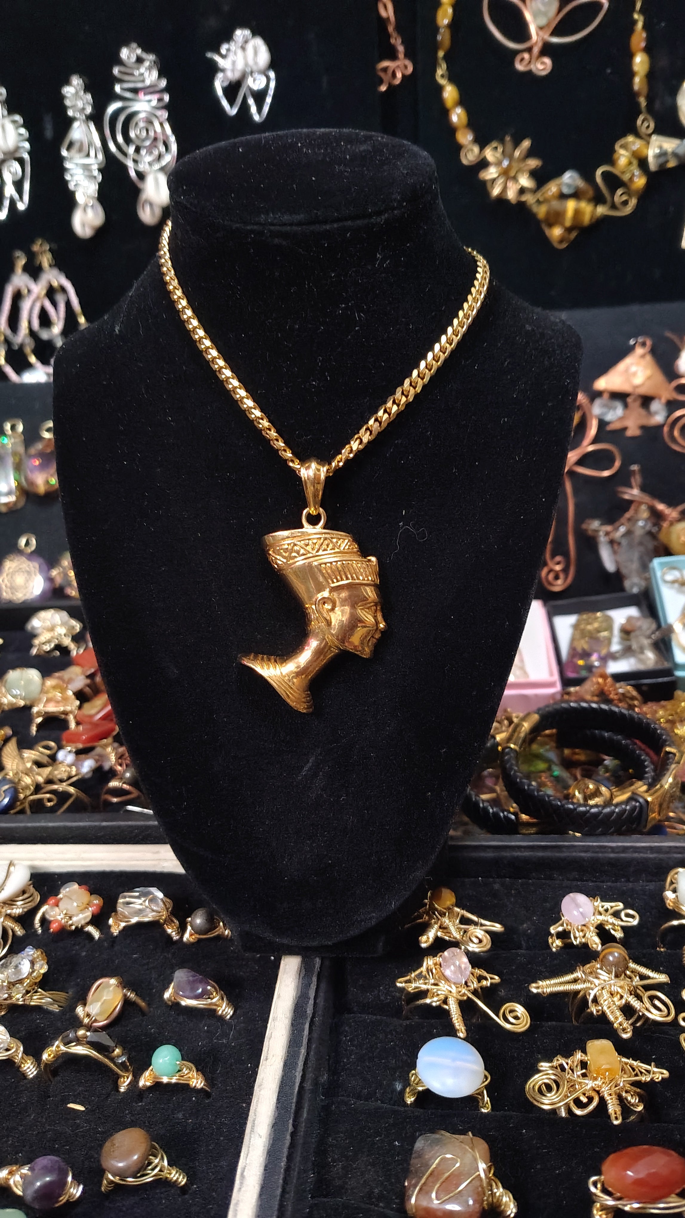 Nefertari pendant